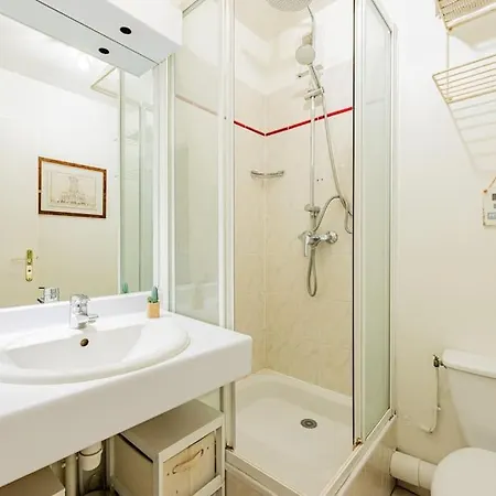 Grand Et Central, 8e Pres Elysee * Parigi